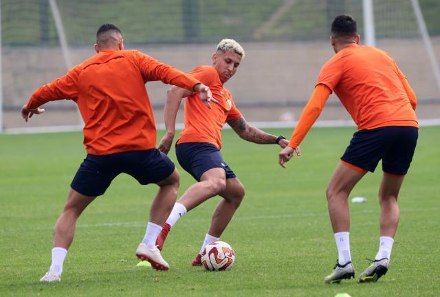 开云官网-求人之前先靠已！崔康熙统一思想：保二望一不留力！